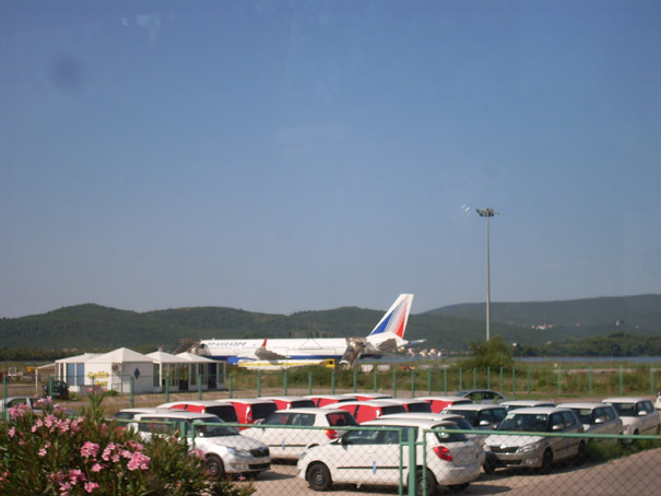 Avion na Tivatskom aerodromu A.jpg